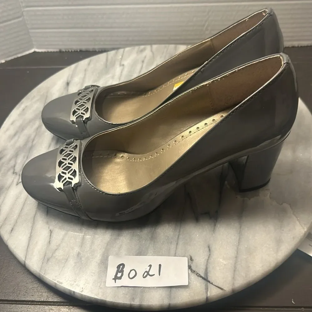 Adreinne Vittadini Grey heels